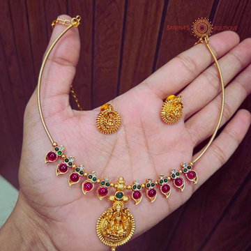 Lightweight Pipe Necklace with Lakshmi Motif & Earrings
