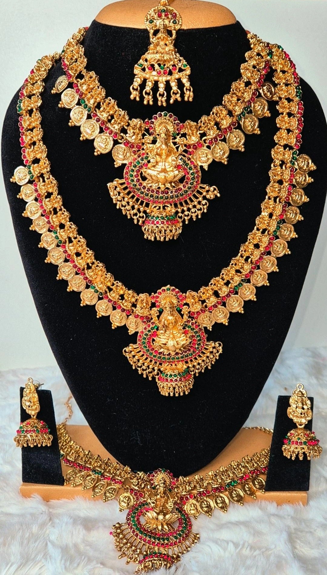 Divine Bridal Grandeur – Complete Golden Set with Red & Green Stones