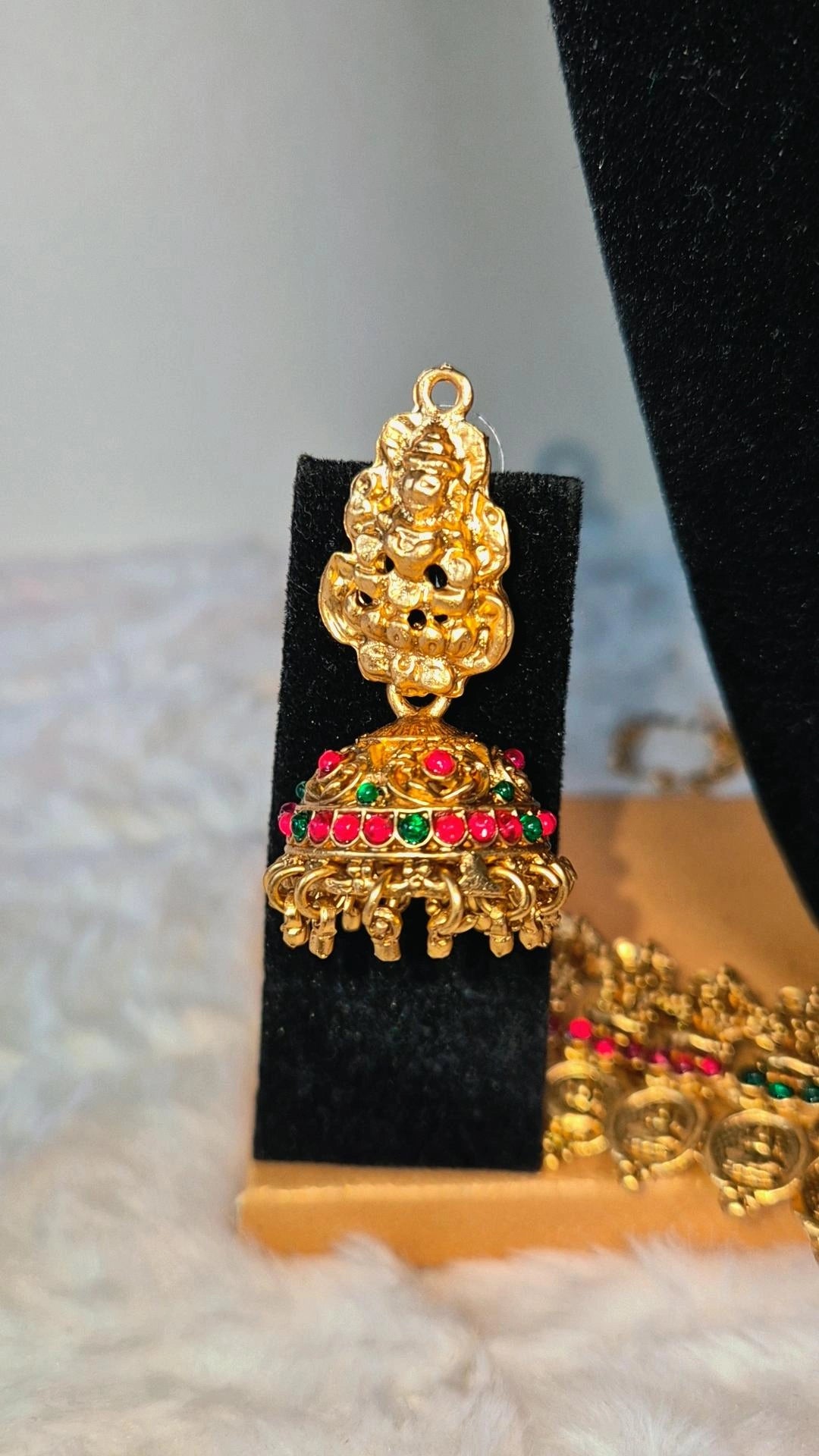 Divine Bridal Grandeur – Complete Golden Set with Red & Green Stones